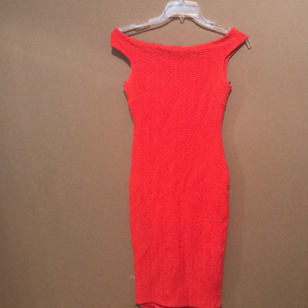Beautiful midi red midi dress!